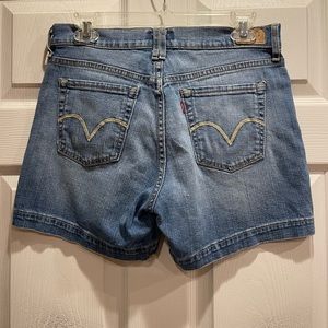 Great condition Levi’s 515 denim shorts